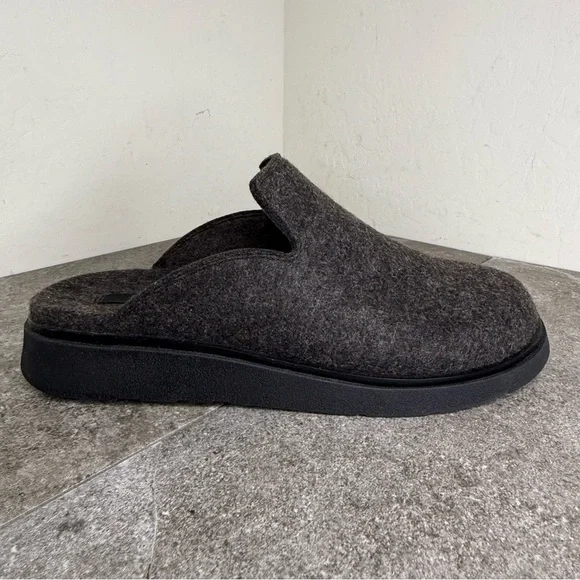 NEW FitFlop Gray Black Felt Slip On Mules Slippers Men’s 11